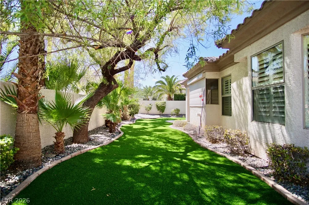 66 Sunset Bay Street Las Vegas, NV 89148
