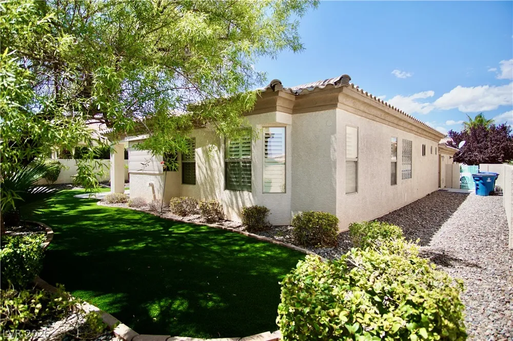 66 Sunset Bay Street Las Vegas, NV 89148