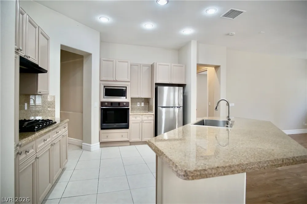66 Sunset Bay Street Las Vegas, NV 89148