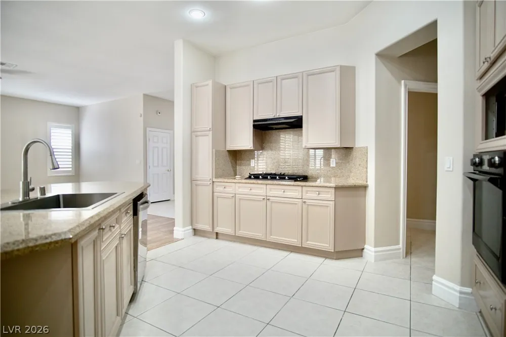 66 Sunset Bay Street Las Vegas, NV 89148