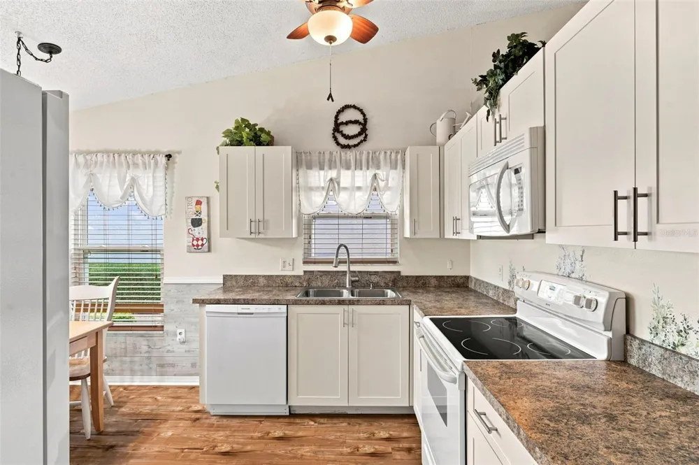 7637 BALHARBOUR DRIVE New Port Richey, FL 34653