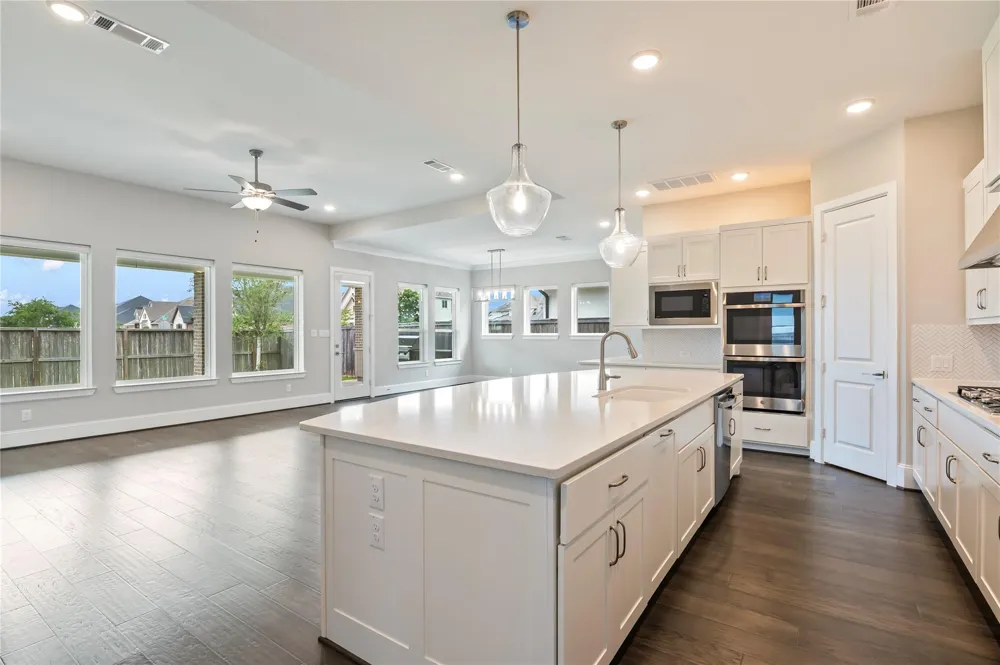 1912 Silver Point Court Friendswood, TX 77546