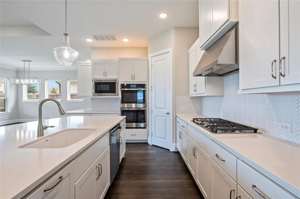 1912 Silver Point Court Friendswood, TX 77546