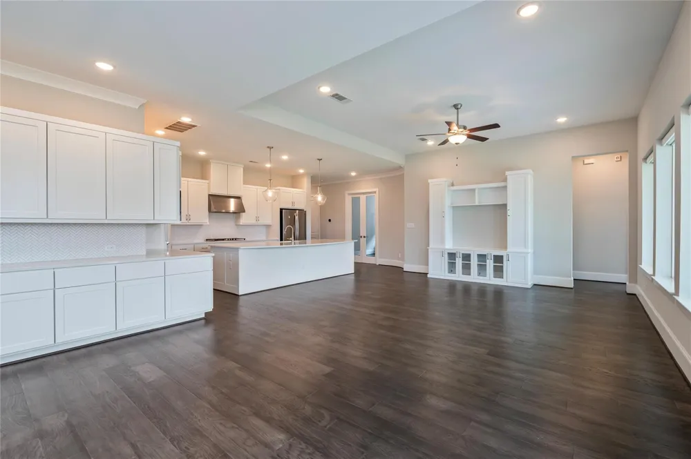 1912 Silver Point Court Friendswood, TX 77546