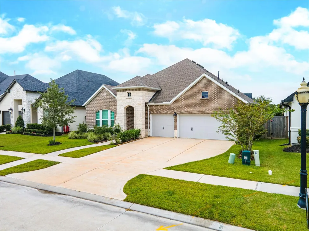 1912 Silver Point Court Friendswood, TX 77546