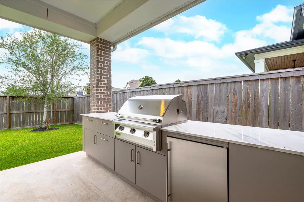 1912 Silver Point Court Friendswood, TX 77546
