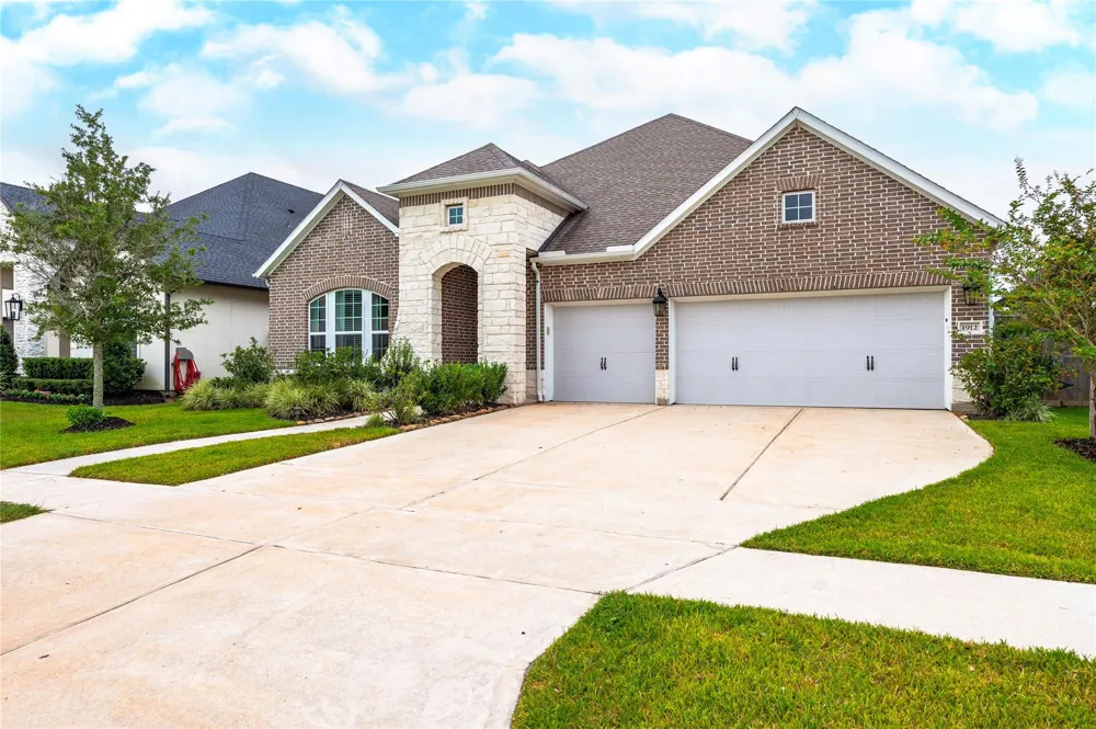 1912 Silver Point Court Friendswood, TX 77546