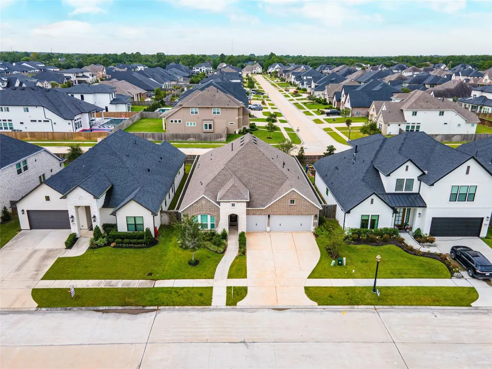 1912 Silver Point Court Friendswood, TX 77546