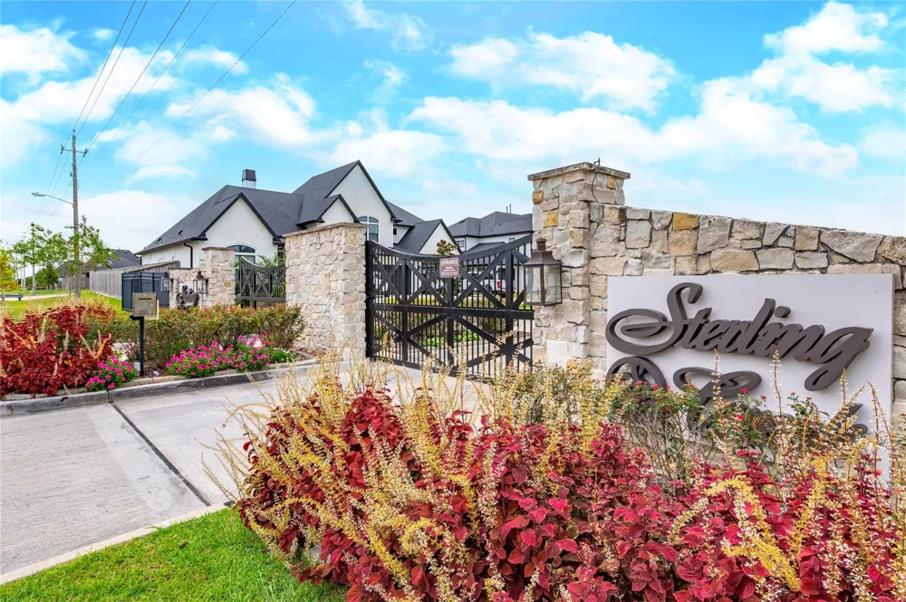 1912 Silver Point Court Friendswood, TX 77546