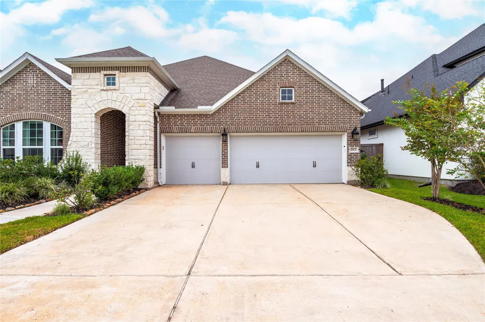 1912 Silver Point Court Friendswood, TX 77546