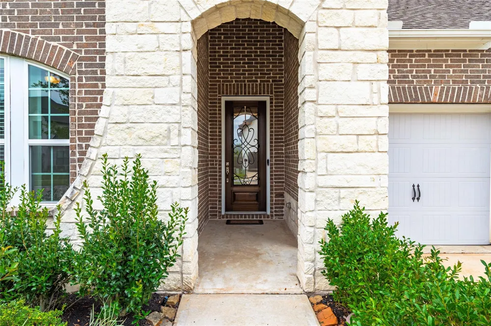 1912 Silver Point Court Friendswood, TX 77546