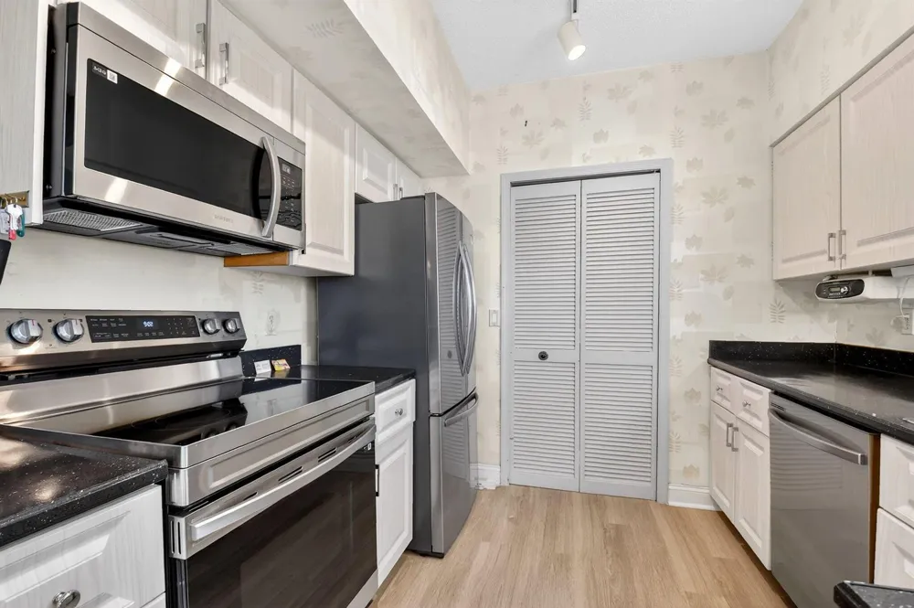 8065 Aberdeen Drive #101 Boynton Beach, FL 33472