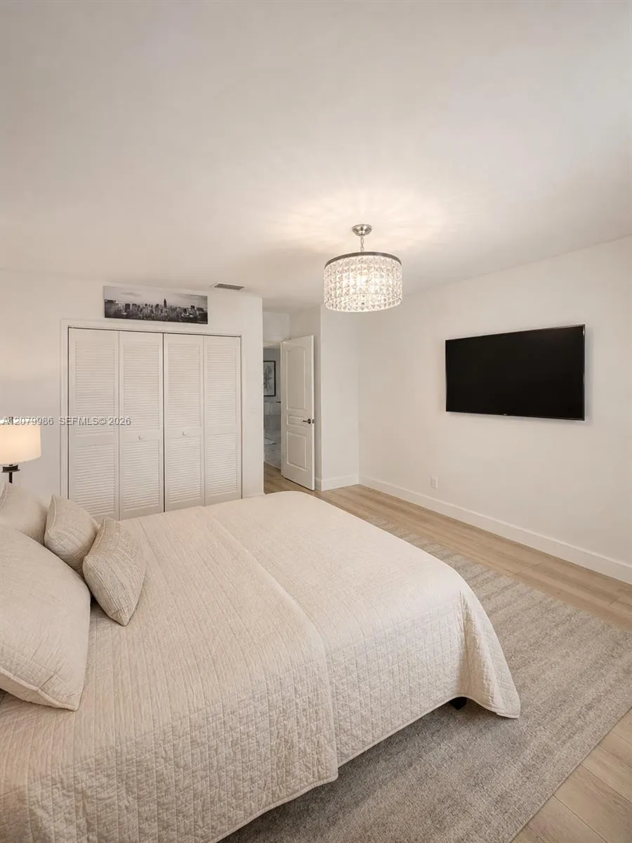 2421 NE 13th St Fort Lauderdale, FL 33304