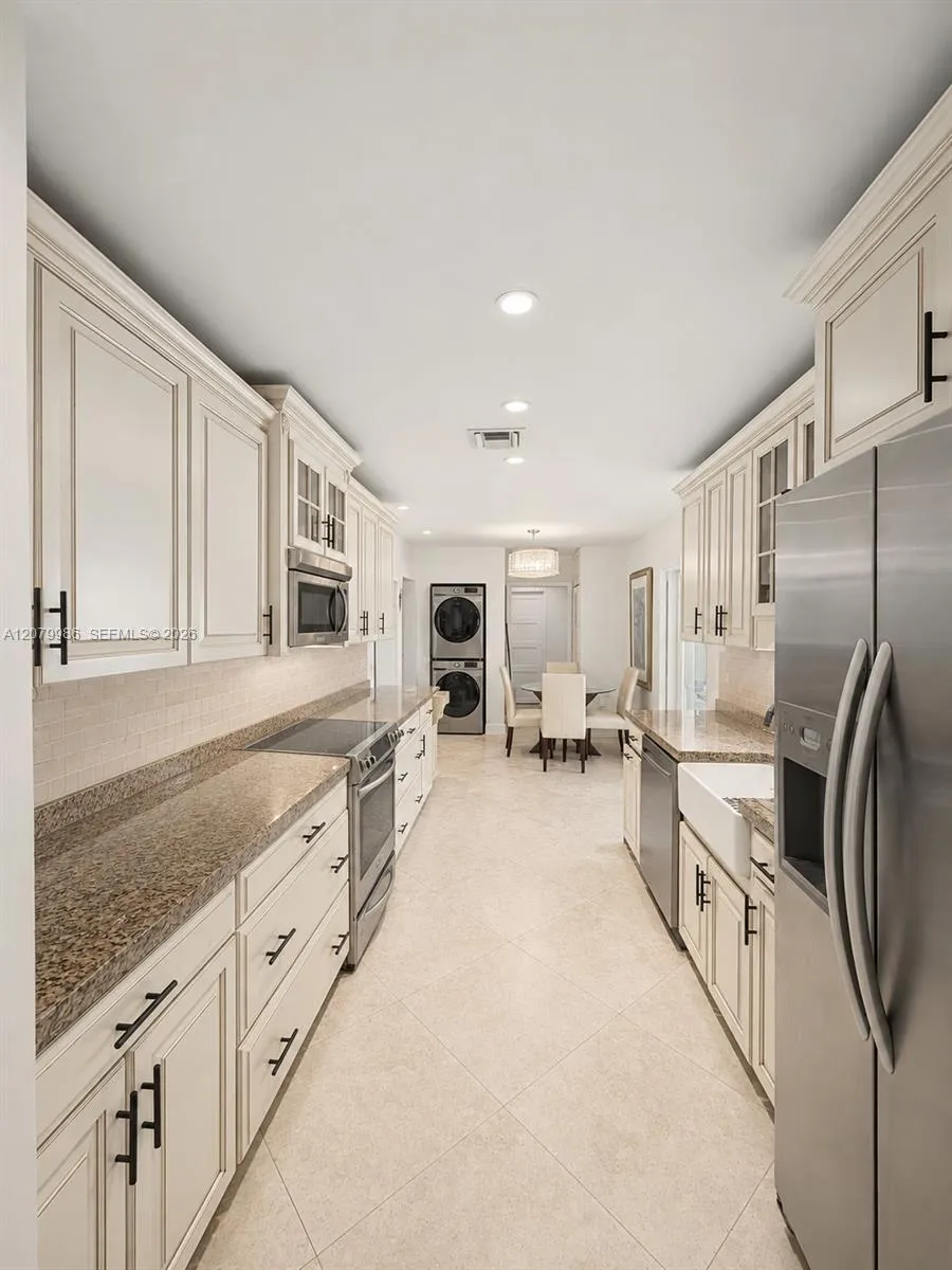 2421 NE 13th St Fort Lauderdale, FL 33304