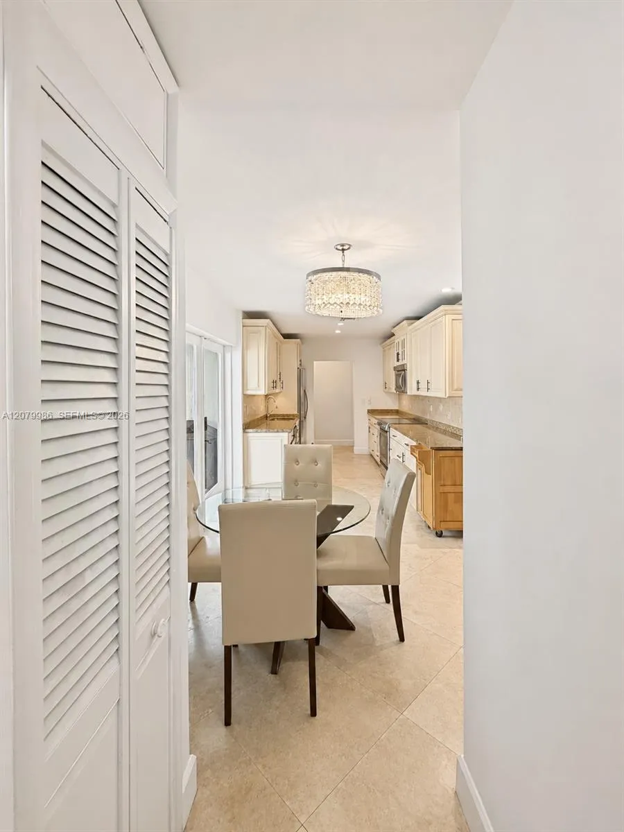 2421 NE 13th St Fort Lauderdale, FL 33304