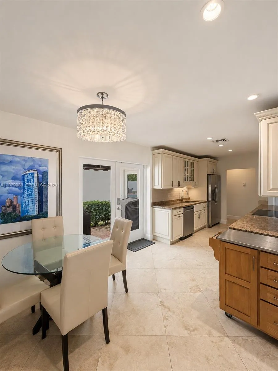 2421 NE 13th St Fort Lauderdale, FL 33304
