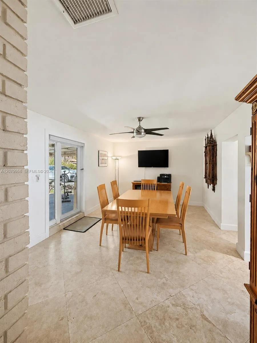 2421 NE 13th St Fort Lauderdale, FL 33304