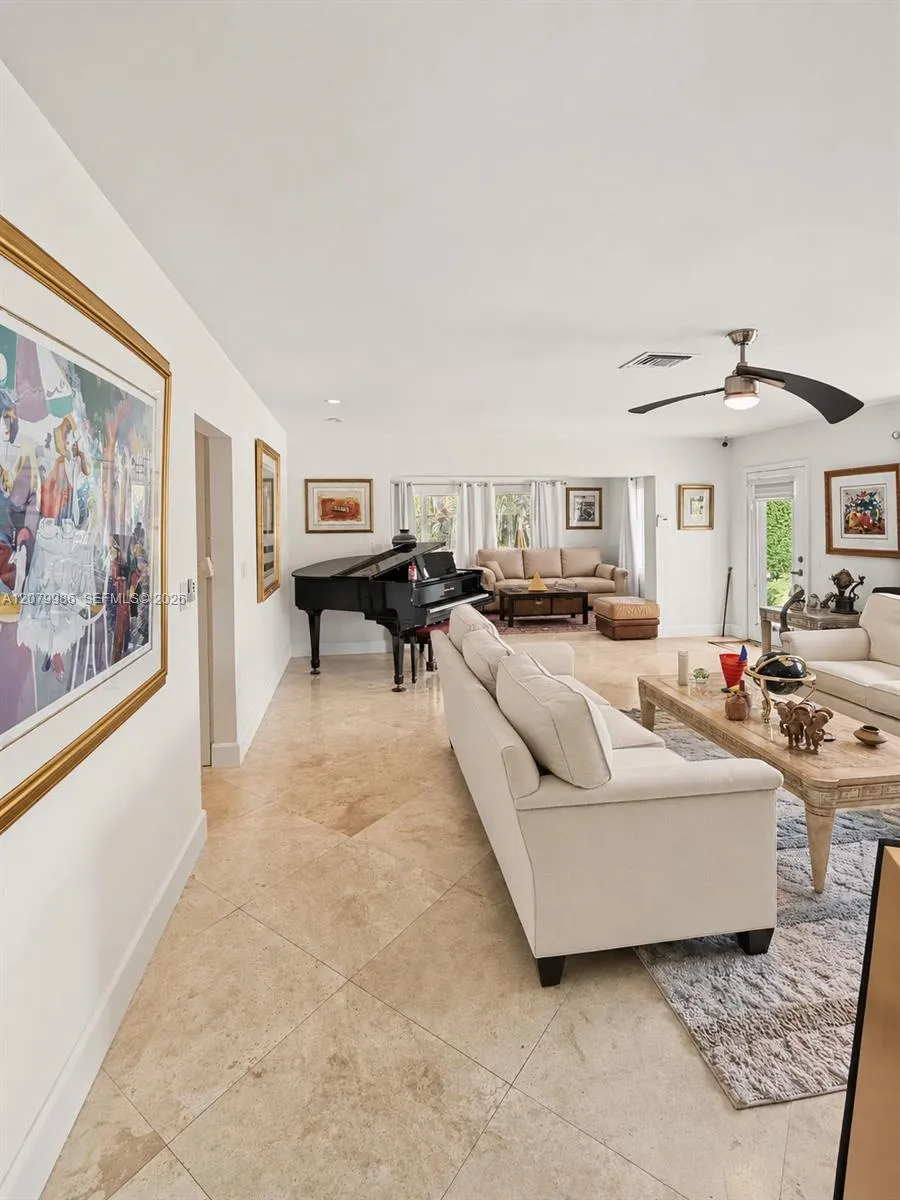 2421 NE 13th St Fort Lauderdale, FL 33304