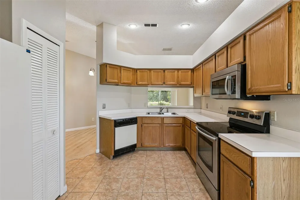 1052 BRIELLE AVENUE Oviedo, FL 32765