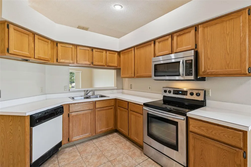 1052 BRIELLE AVENUE Oviedo, FL 32765