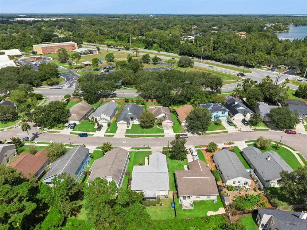 1052 BRIELLE AVENUE Oviedo, FL 32765