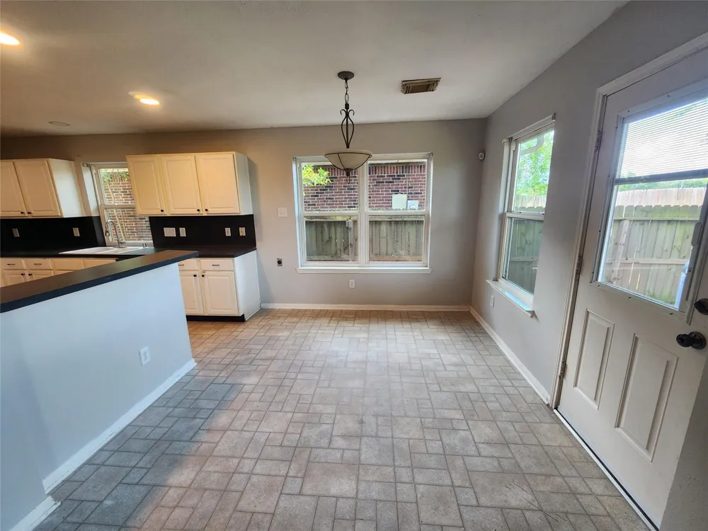 3118 Glen Cullen Lane Pearland, TX 77584