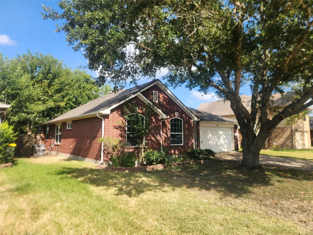 3118 Glen Cullen Lane Pearland, TX 77584