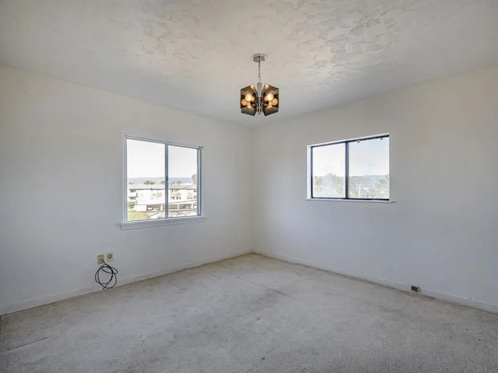 35 Sycamore Street Watsonville, CA 95076