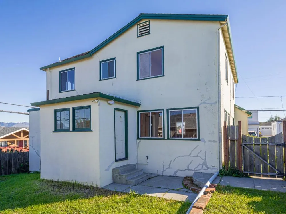 35 Sycamore Street Watsonville, CA 95076
