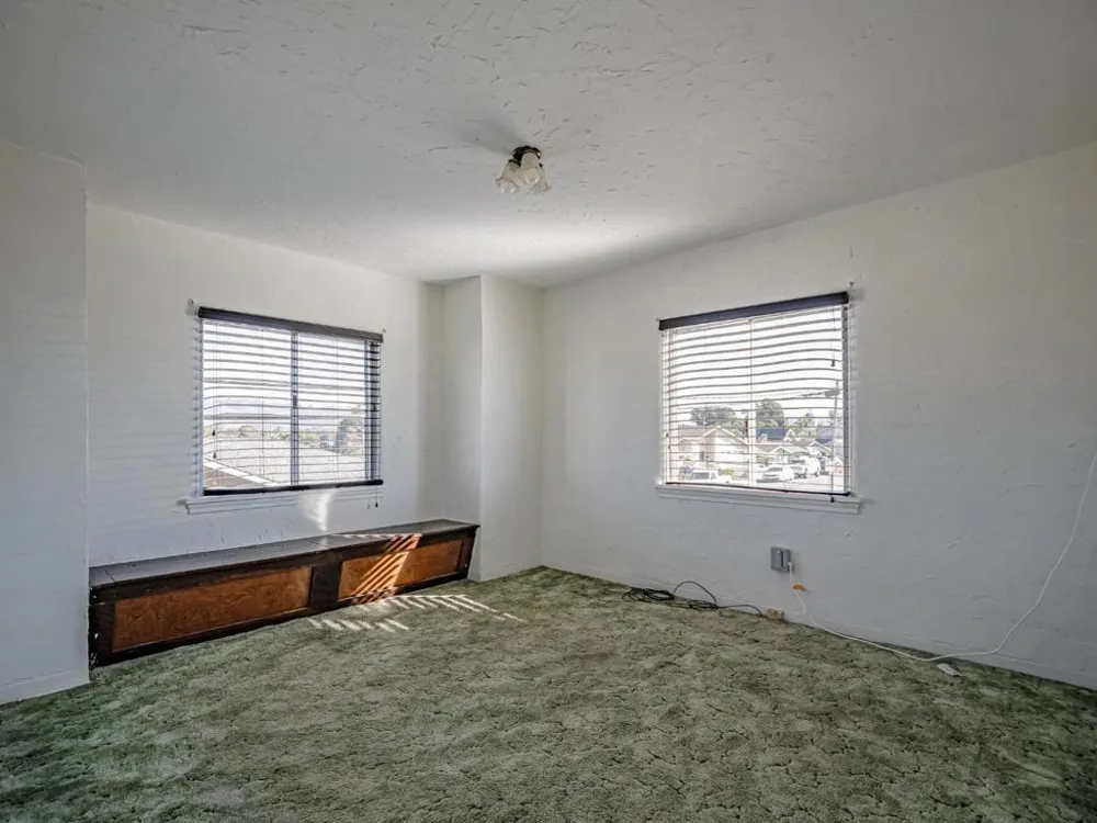 35 Sycamore Street Watsonville, CA 95076