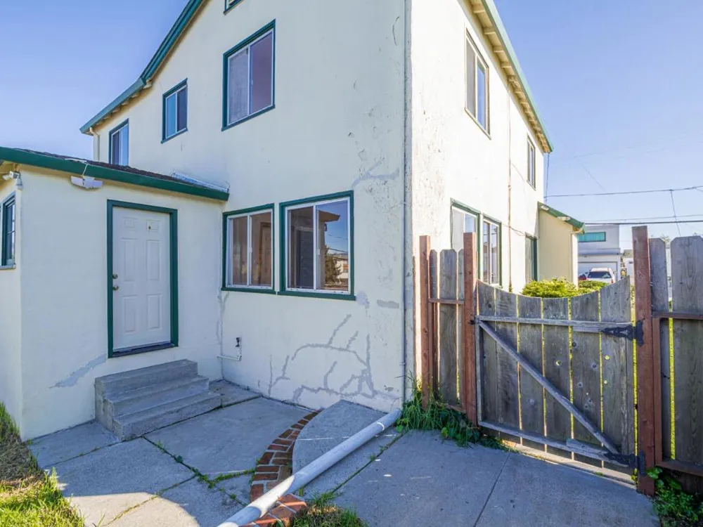 35 Sycamore Street Watsonville, CA 95076
