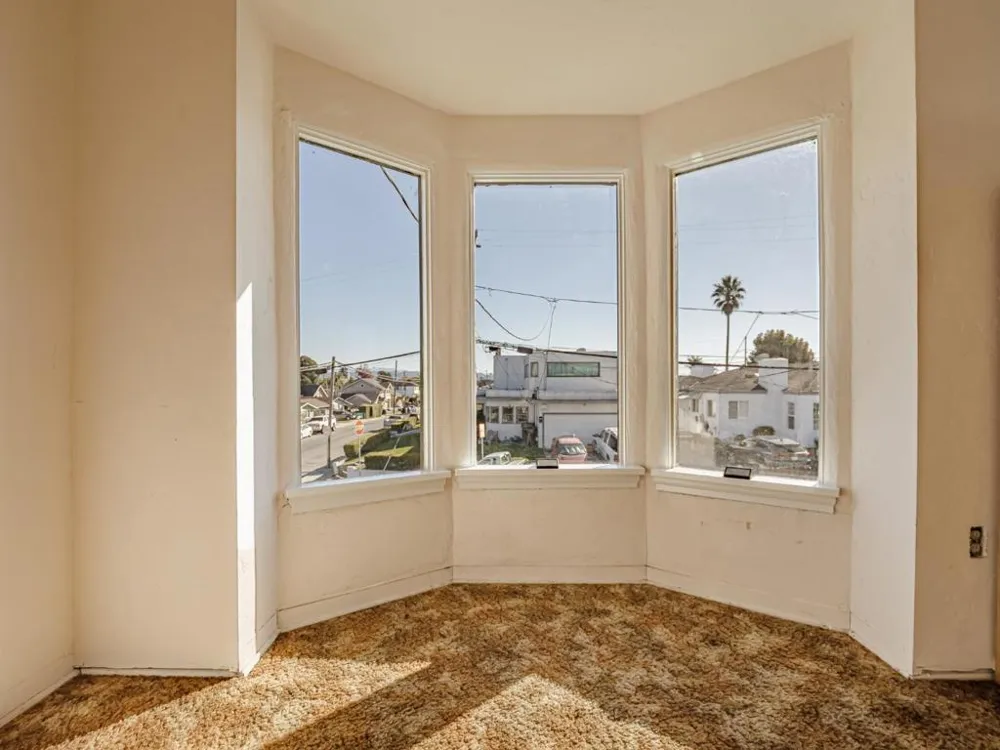 35 Sycamore Street Watsonville, CA 95076
