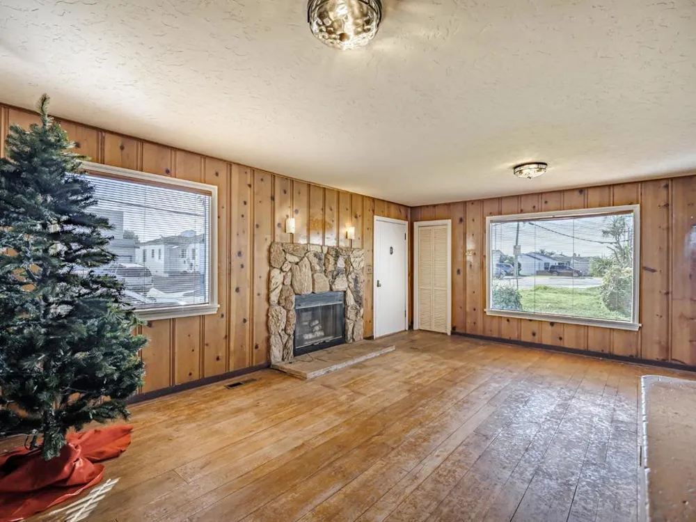 35 Sycamore Street Watsonville, CA 95076