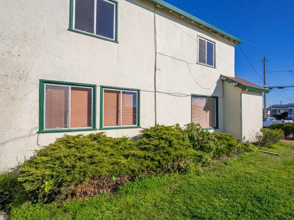 35 Sycamore Street Watsonville, CA 95076