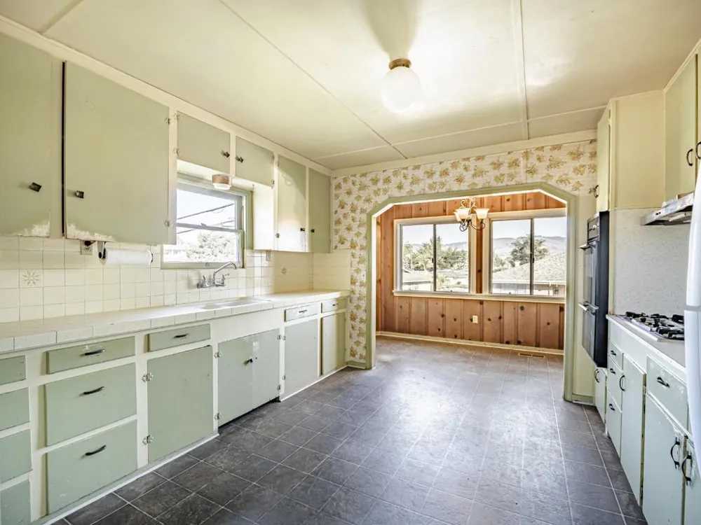 35 Sycamore Street Watsonville, CA 95076