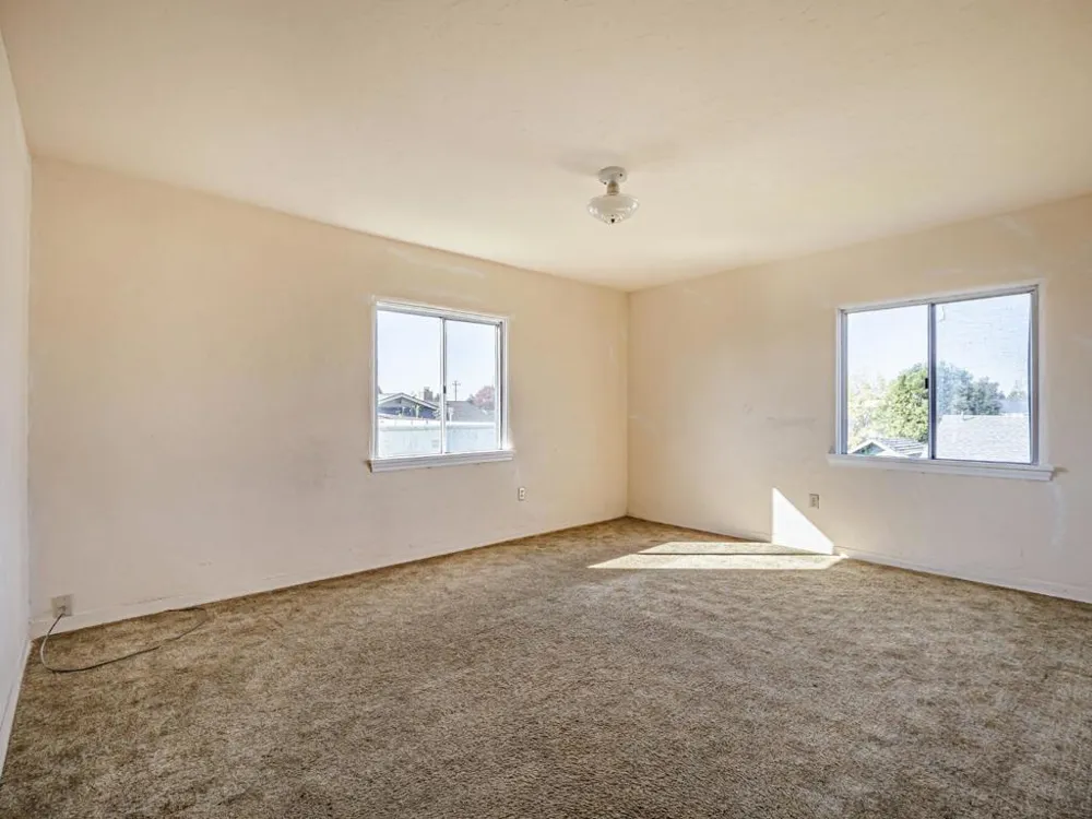 35 Sycamore Street Watsonville, CA 95076