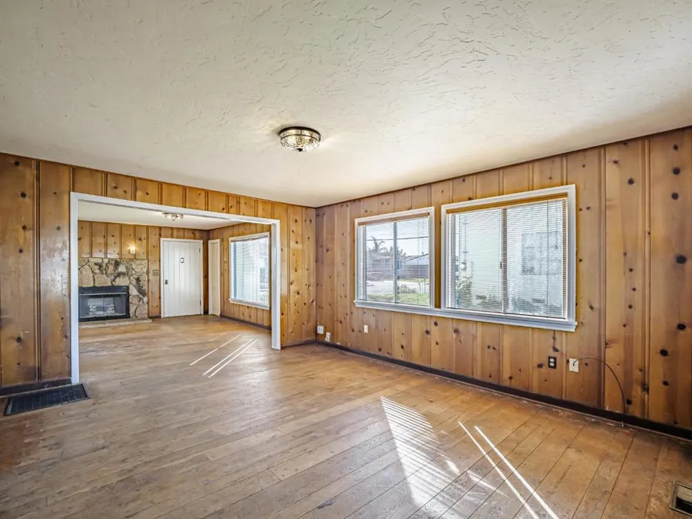 35 Sycamore Street Watsonville, CA 95076