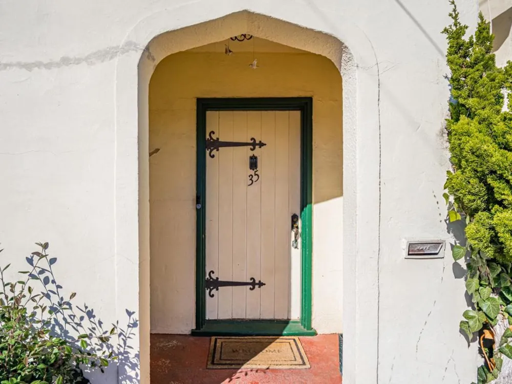 35 Sycamore Street Watsonville, CA 95076