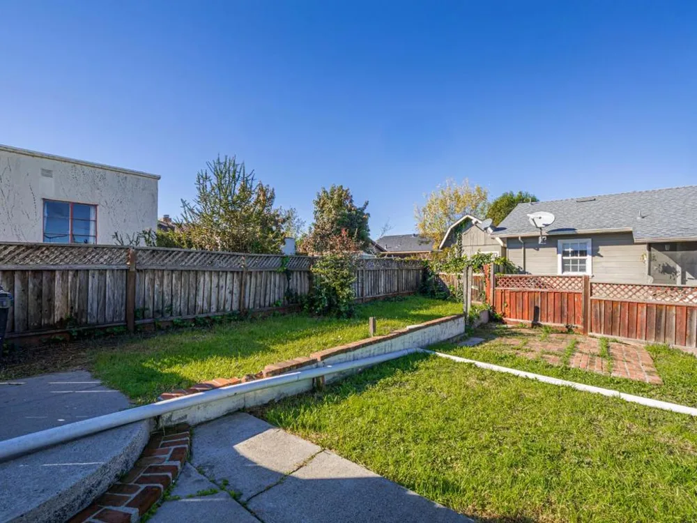 35 Sycamore Street Watsonville, CA 95076
