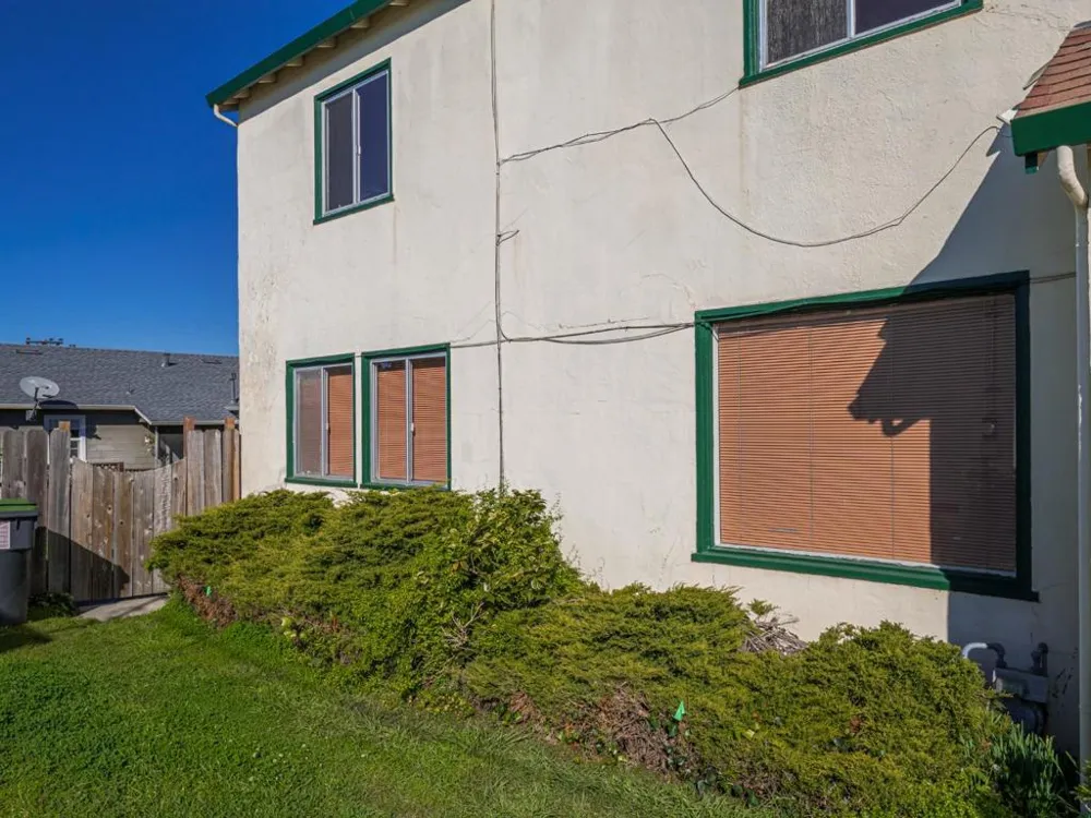 35 Sycamore Street Watsonville, CA 95076