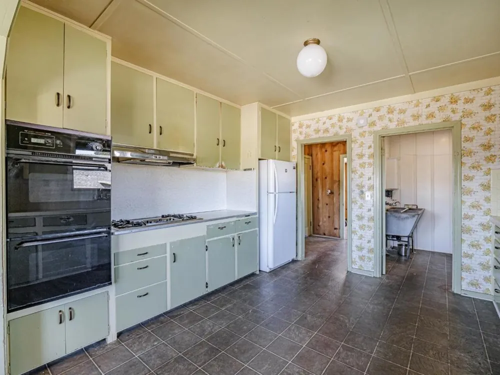 35 Sycamore Street Watsonville, CA 95076