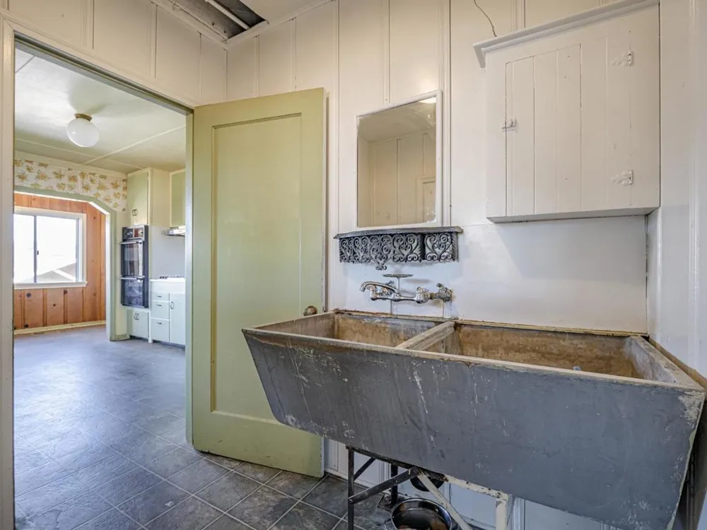 35 Sycamore Street Watsonville, CA 95076