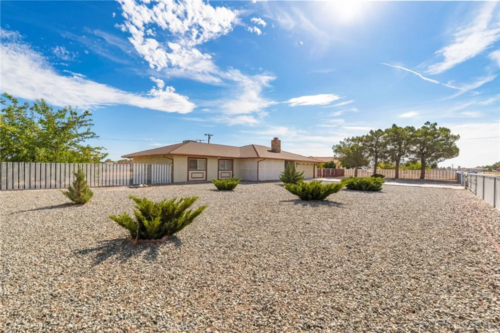 20971 Thunderbird Road Apple Valley, CA 92307