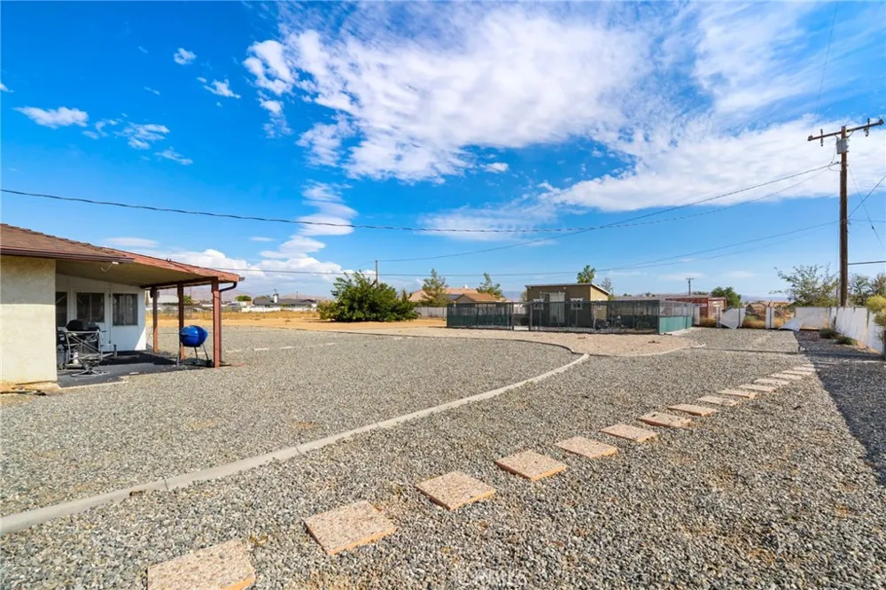 20971 Thunderbird Road Apple Valley, CA 92307