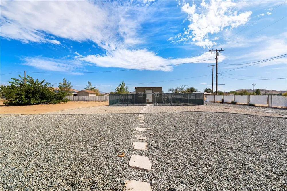 20971 Thunderbird Road Apple Valley, CA 92307