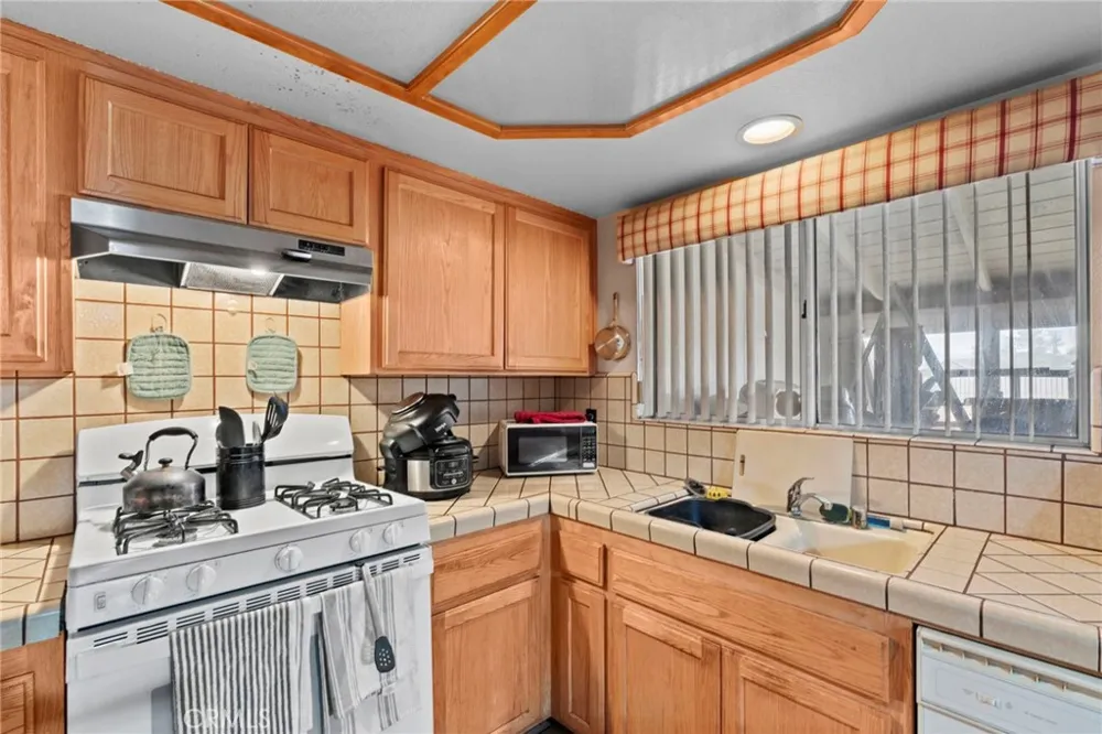 20971 Thunderbird Road Apple Valley, CA 92307