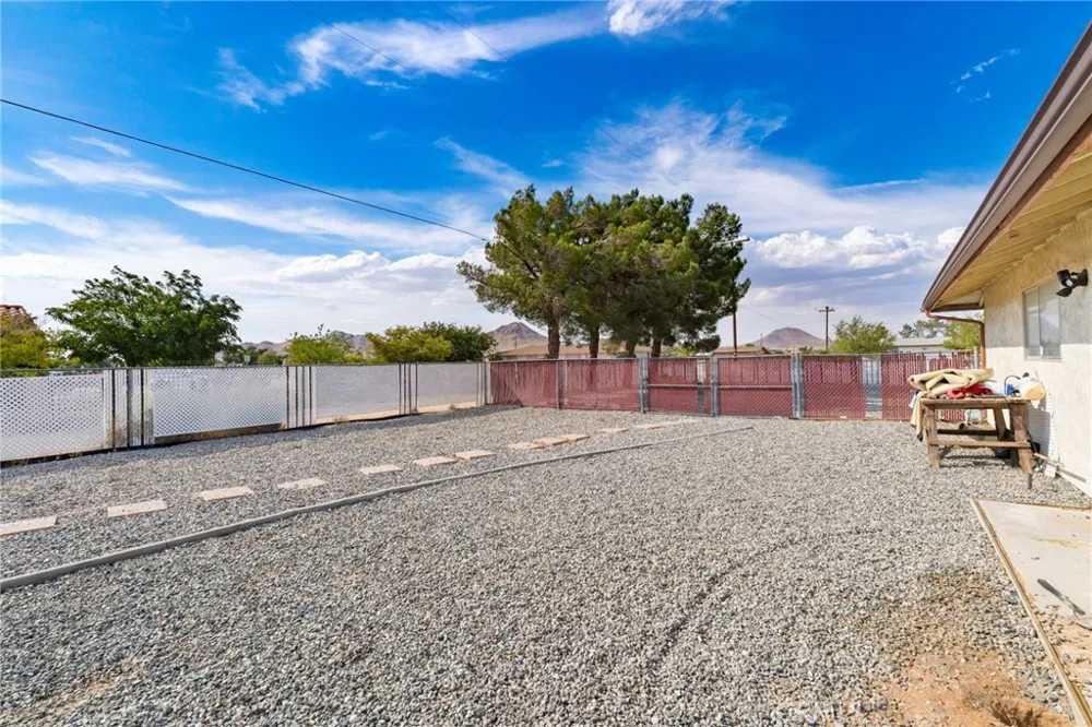 20971 Thunderbird Road Apple Valley, CA 92307