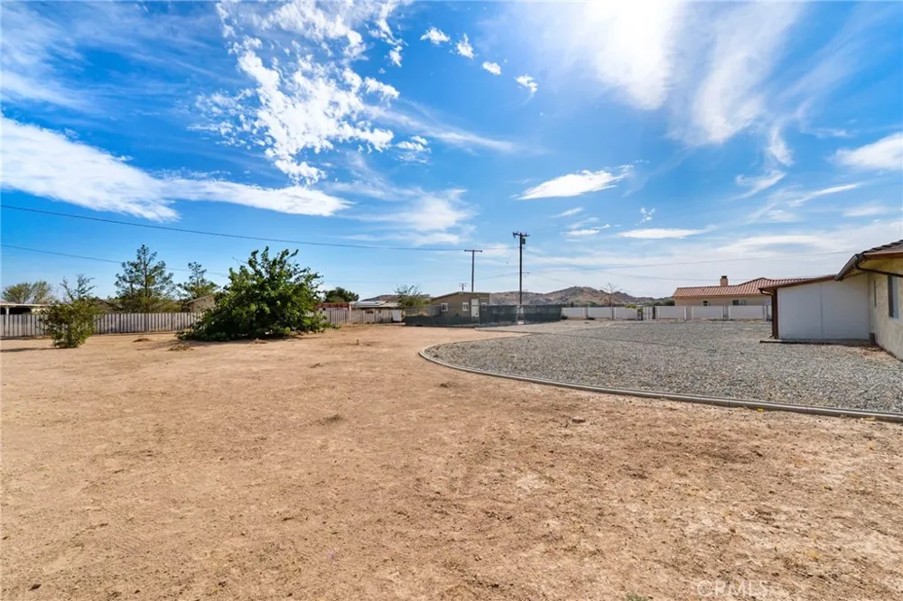 20971 Thunderbird Road Apple Valley, CA 92307