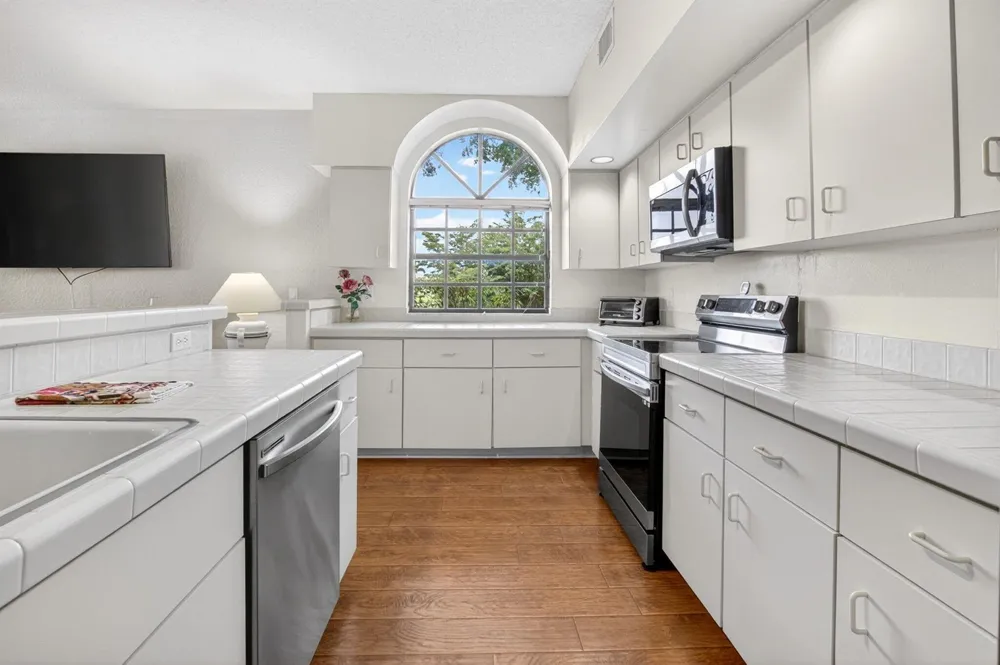 8073 Aberdeen Drive #102 Boynton Beach, FL 33472