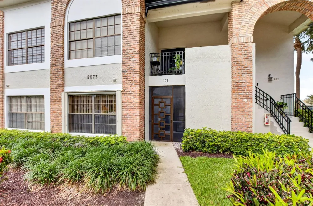 8073 Aberdeen Drive #102 Boynton Beach, FL 33472